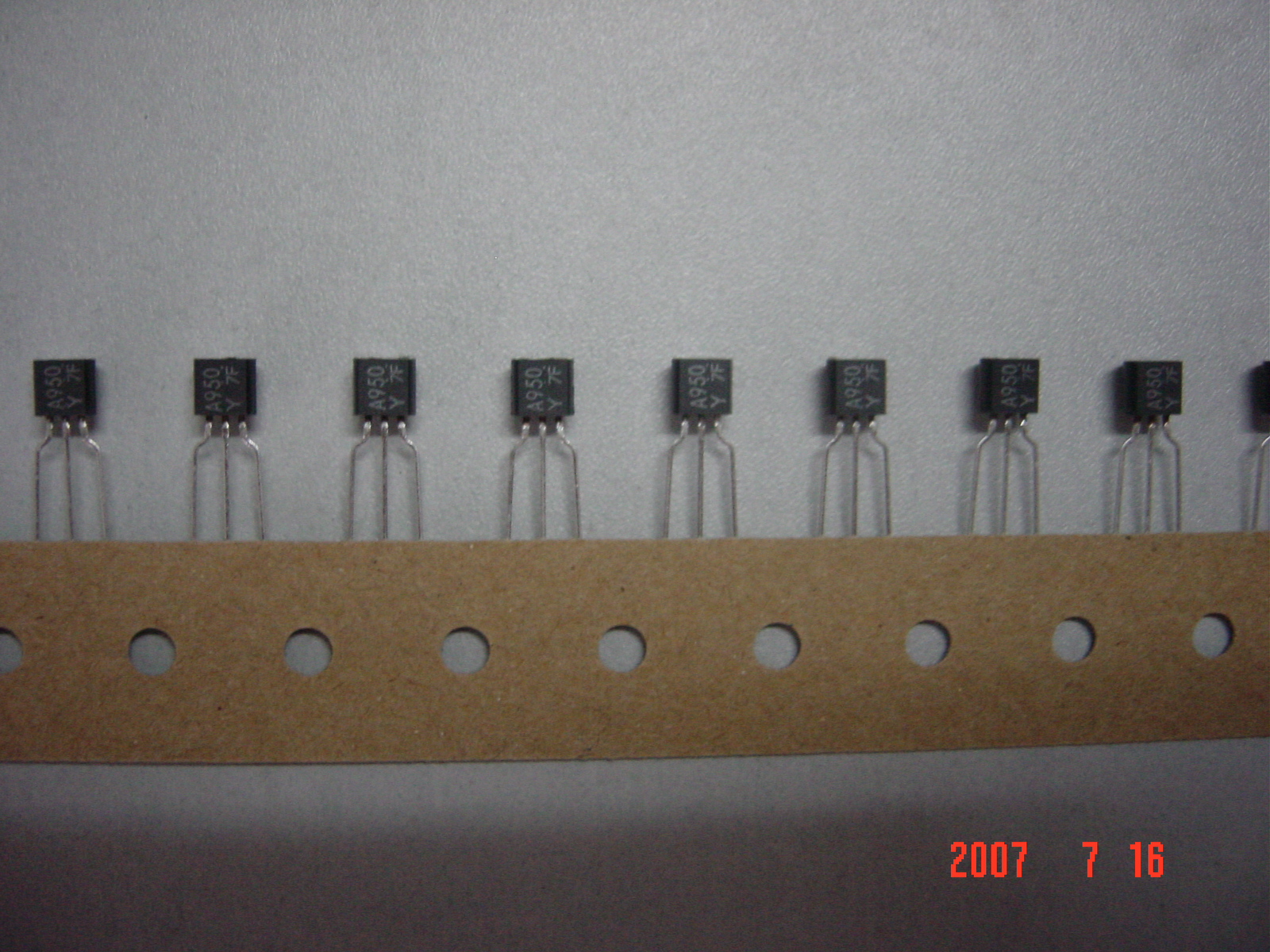 東芝2SA950-Y(TE2,F,T)晶體管